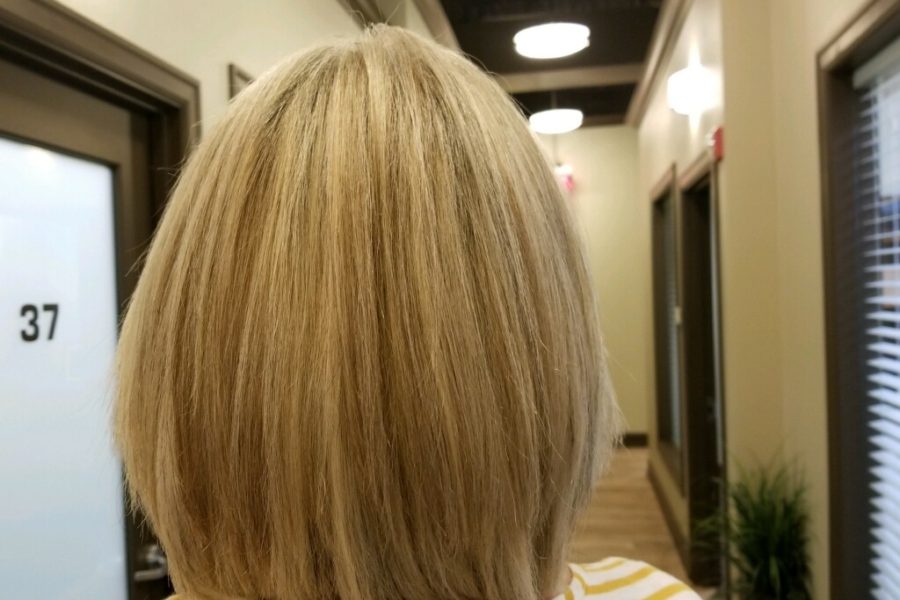 light short blonde bob hair color